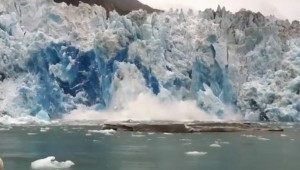 Calving Glacier at AutoCurate.com